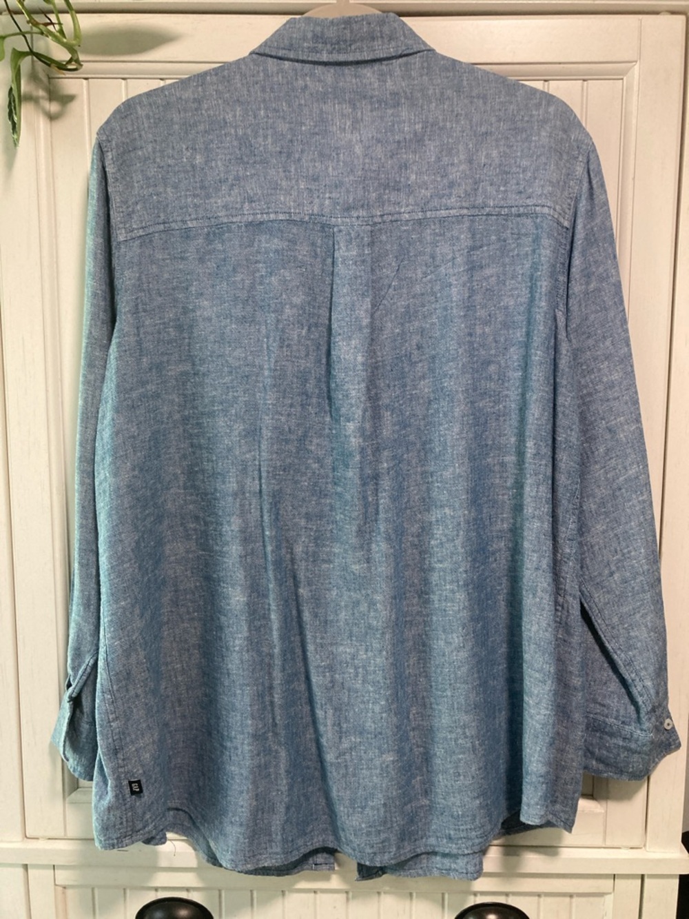 GAP Women’s Light Blue Chambray linen blend Shirt - Picture 5 of 6